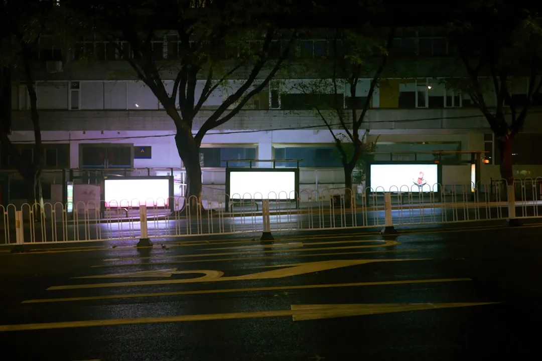 深圳机电工程安装要点：工业厂房设备安装与调试规范封面图